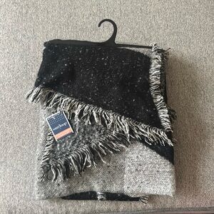 Women’s Oversized Blanket Scarf by West Loop. NWT. Non-Smoking